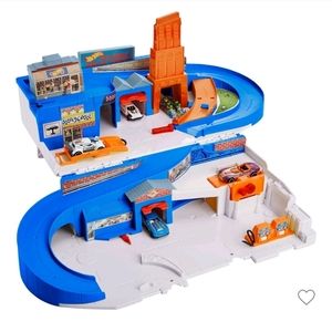Hot wheels race track